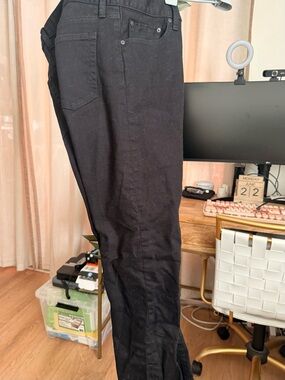 Unique Spectrum Men's Slim Black Jeans with Classic Five-Pocket Cut